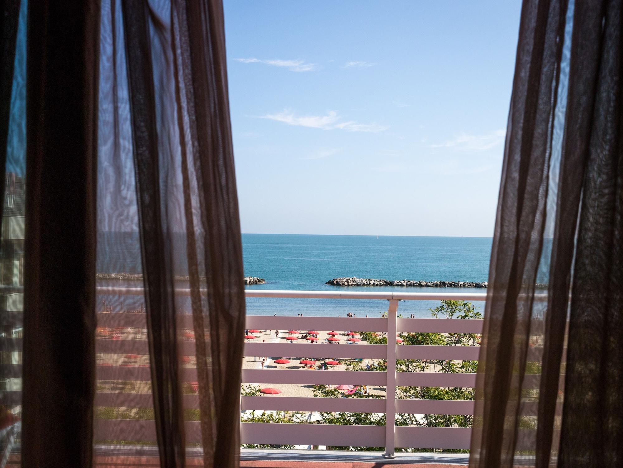 Hotel Lamorosa Rimini Bagian luar foto