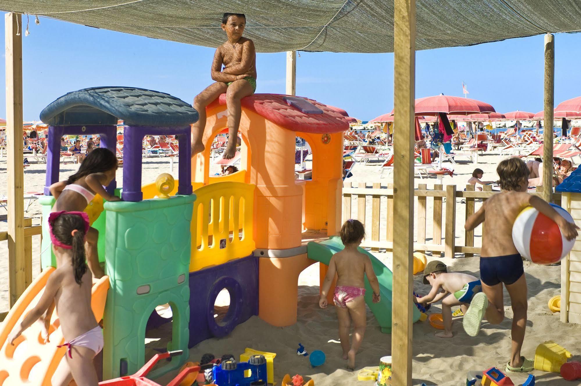 Hotel Lamorosa Rimini Bagian luar foto